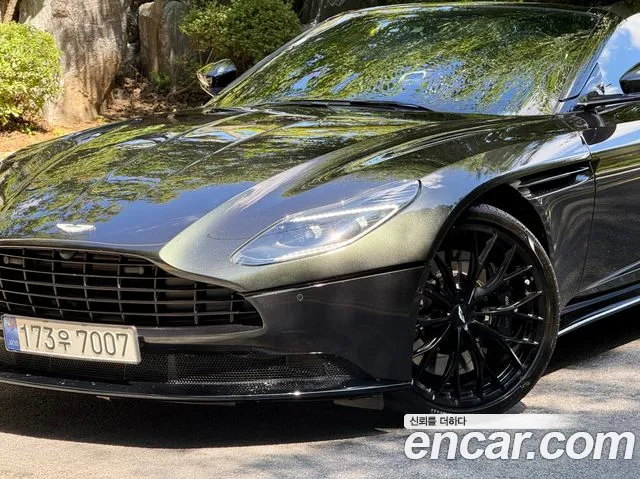 Astonmartin DB11 — Фото автомобиля 9