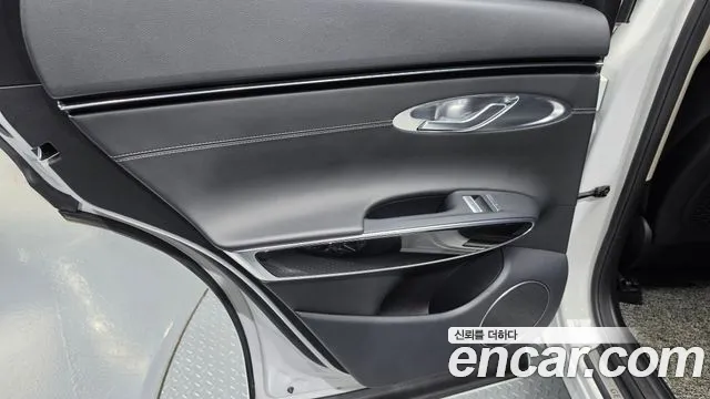 Genesis GV70 — Фото автомобиля 24