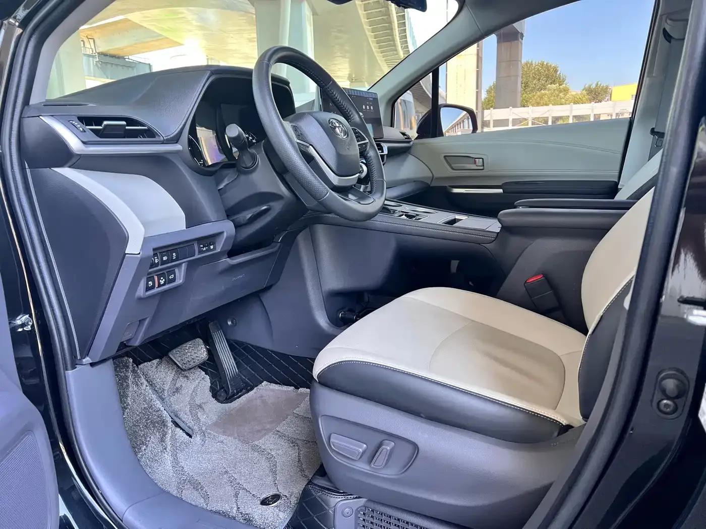 Toyota Toyota Sienna 2026 Model 2.5L Hybrid 2WD Comfort Edition — Фото автомобиля 7