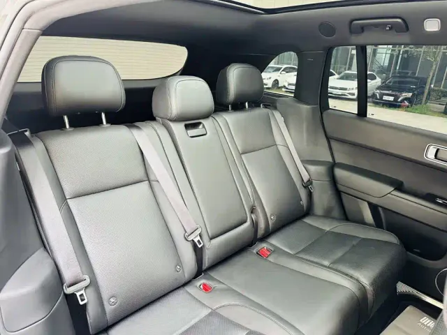 Li Auto L7 — Фото автомобиля 8