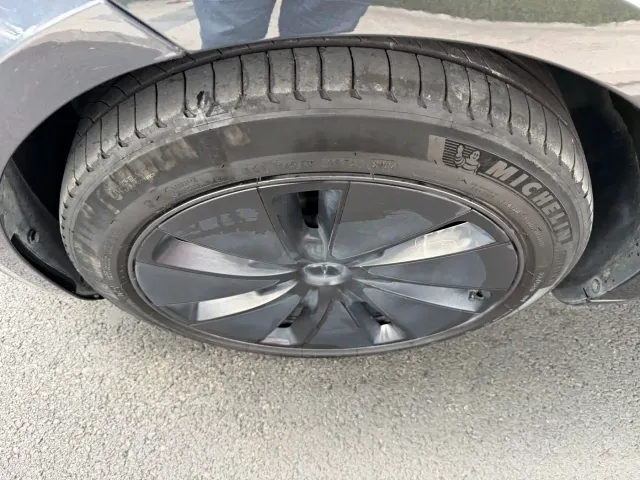 Tesla Model 3 — Фото автомобиля 4