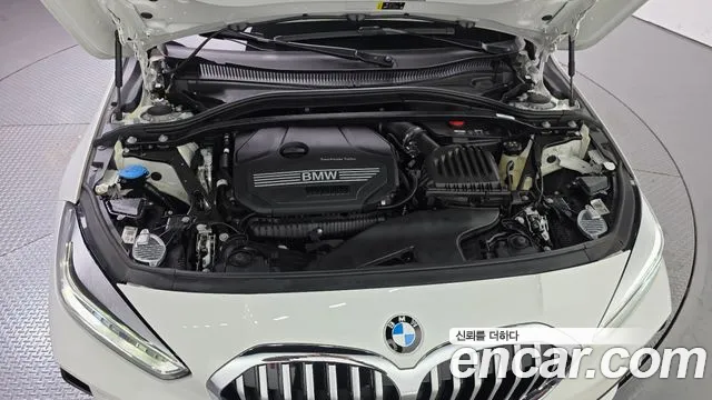 BMW 1 Series F40 — Фото автомобиля 9