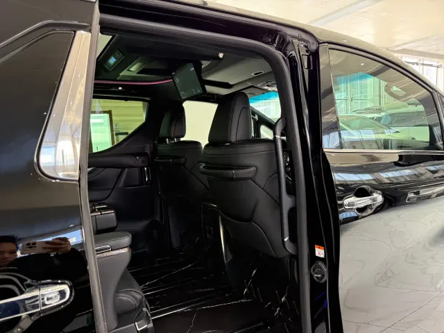 Toyota Alphard — Фото автомобиля 12
