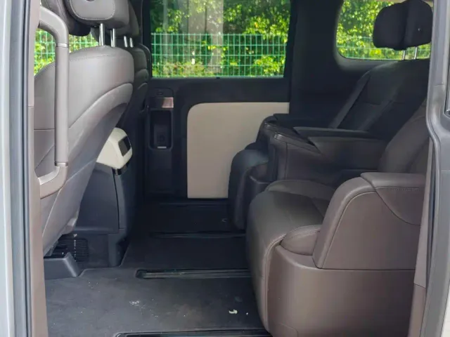 Li Auto MEGA — Фото автомобиля 12
