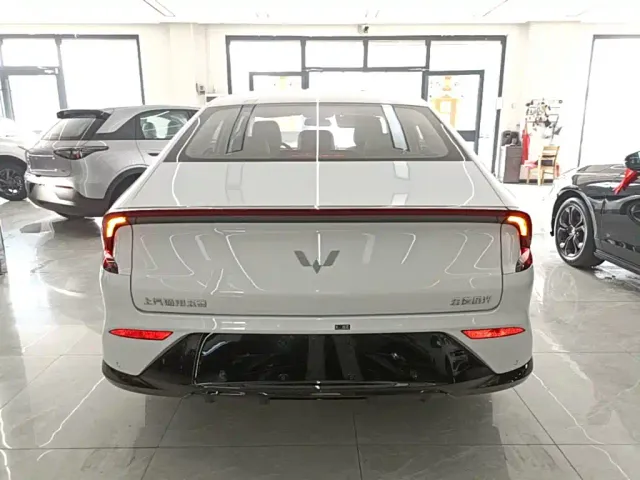 Wuling Starlight — Фото автомобиля 3