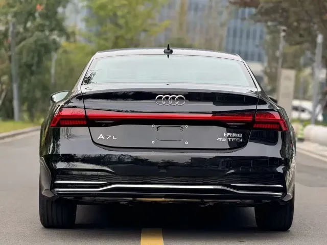 Audi A7L — Фото автомобиля 8