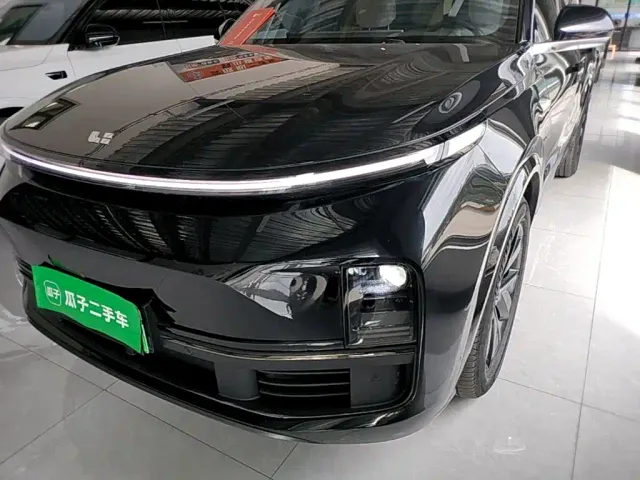 Li Auto L8 — Фото автомобиля 23