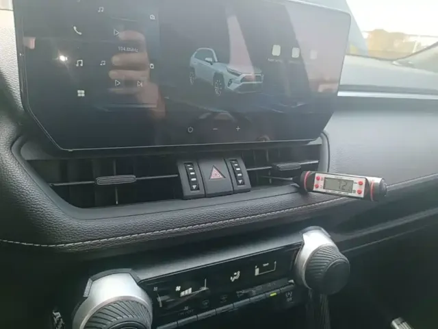 Toyota RAV4 — Фото автомобиля 12