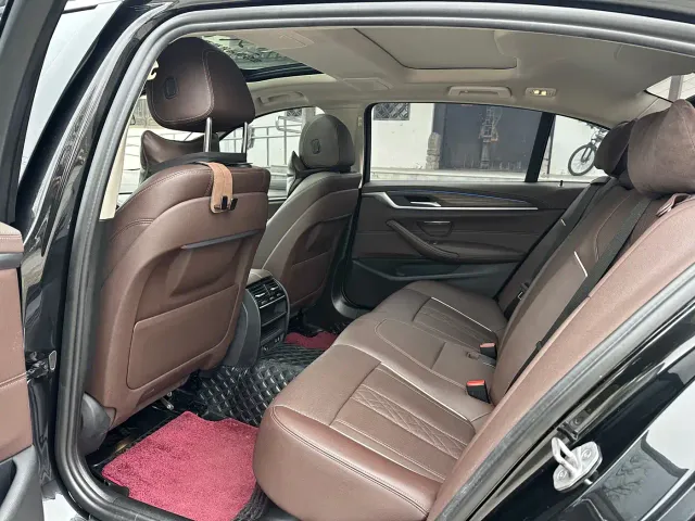 BMW 5 Series — Фото автомобиля 9