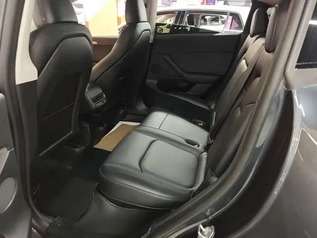 Tesla Model Y — Фото автомобиля 16