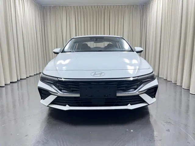 Hyundai Elantra — Фото автомобиля 3