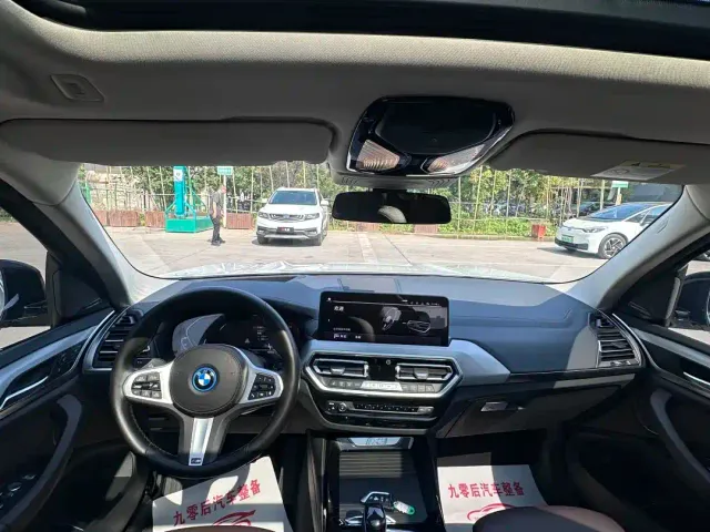 BMW iX3 — Фото автомобиля 9
