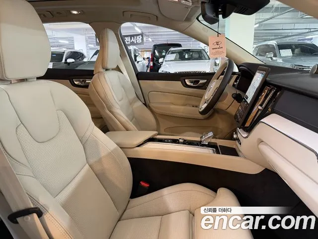 Volvo XC60 Generation 2 — Фото автомобиля 10