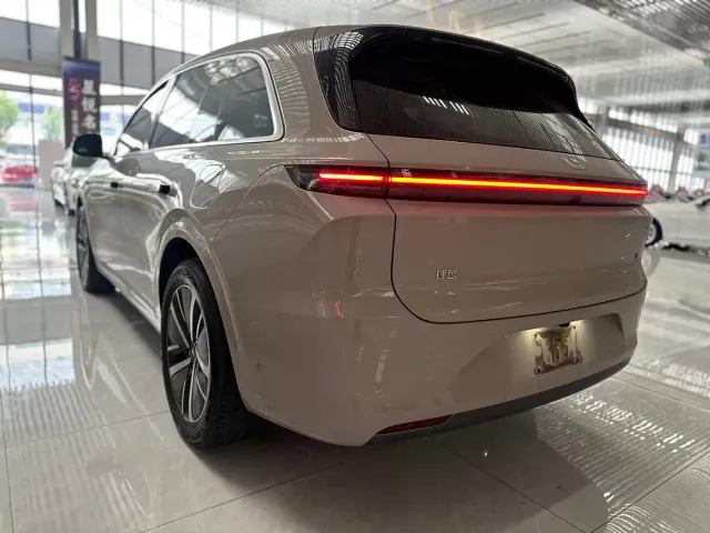 Li Auto L6 — Фото автомобиля 13