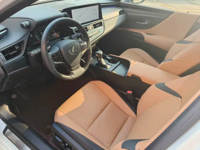 Lexus ES — Фото автомобиля 14