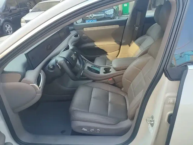 IM Motors L6 — Фото автомобиля 14