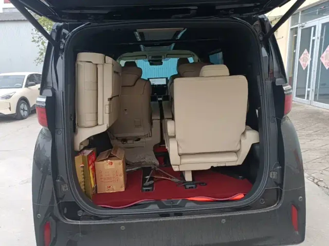 Toyota Alphard — Фото автомобиля 18