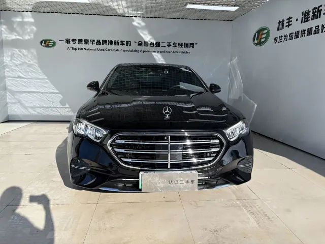 Mercedes-Benz E-Class — Фото автомобиля 3