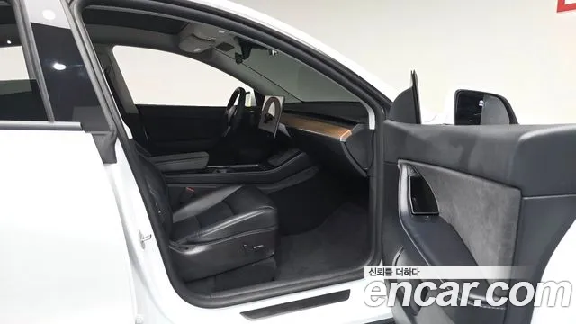 Tesla Model Y — Фото автомобиля 15
