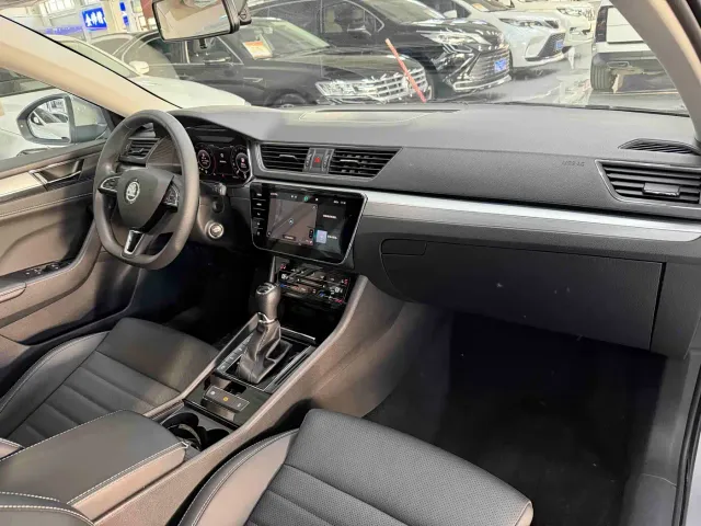 Skoda Superb — Фото автомобиля 18