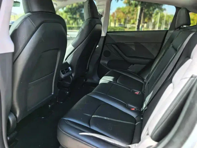 Tesla Model Y — Фото автомобиля 4