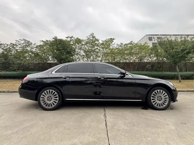 Mercedes-Benz E-Class — Фото автомобиля 5