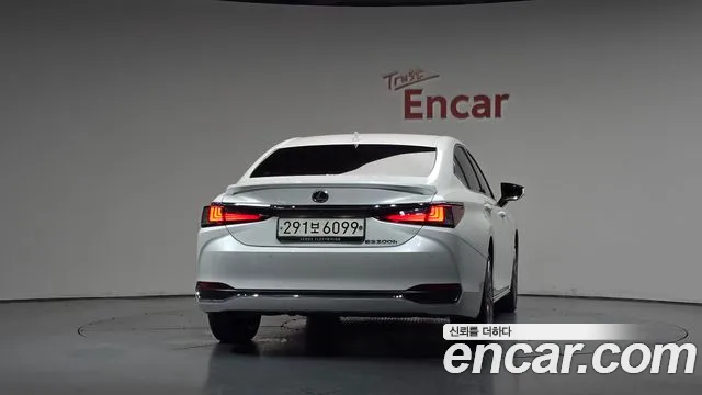 Lexus ES — Фото автомобиля 2