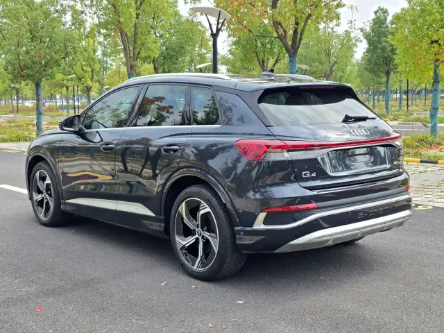 Audi Q4 e-tron — Фото автомобиля 6