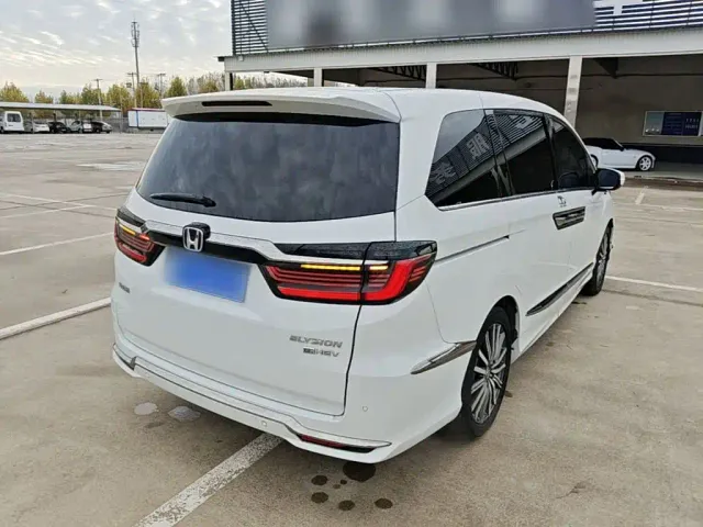 Honda Elysion — Фото автомобиля 6