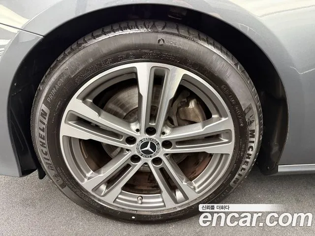 Mercedes-Benz E-Class — Фото автомобиля 3
