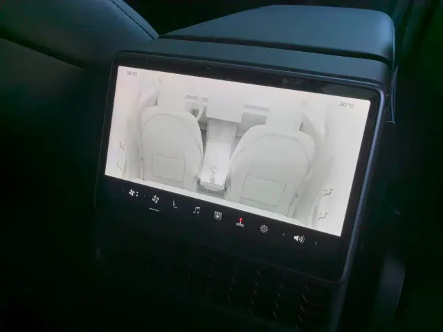 Tesla Model 3 — Фото автомобиля 12