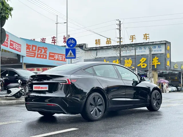 Tesla Model 3 — Фото автомобиля 4