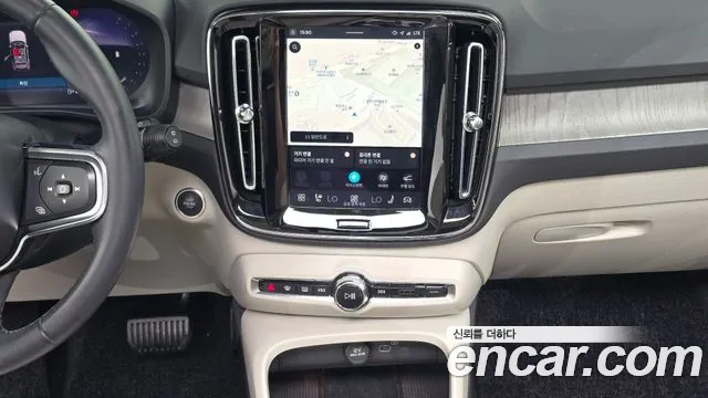 Volvo XC40 — Фото автомобиля 20