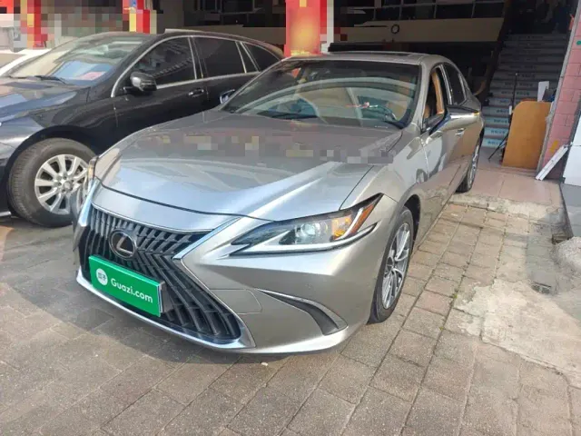 Фотография автомобиля — Lexus ES