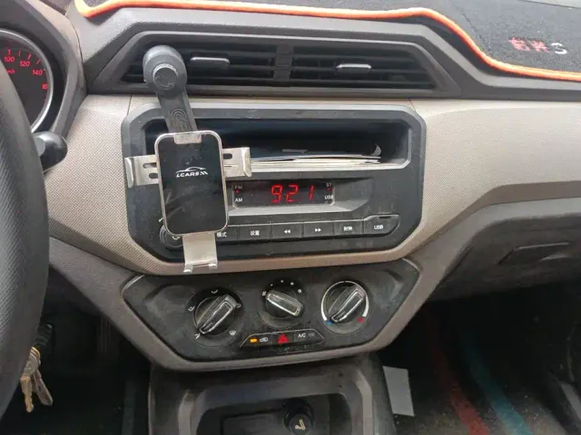 Wuling Hongguang — Фото автомобиля 13