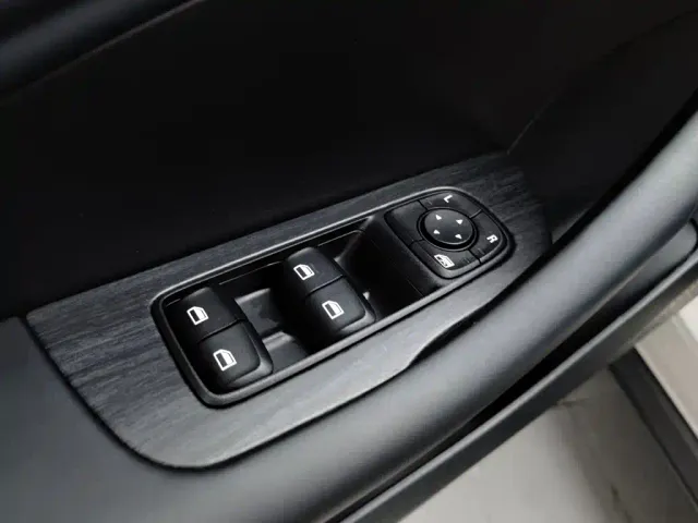 Roewe D7 — Фото автомобиля 9