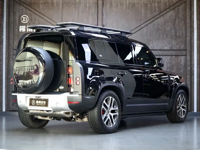 Land Rover Defender — Фото автомобиля 24