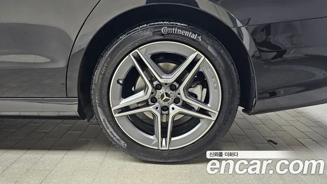 Mercedes-Benz E-Class — Фото автомобиля 21
