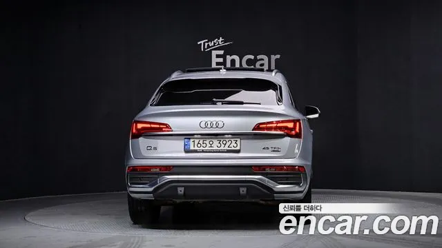 Audi Q5 45 TFSI quattro Sportback Premium — Фото автомобиля 4