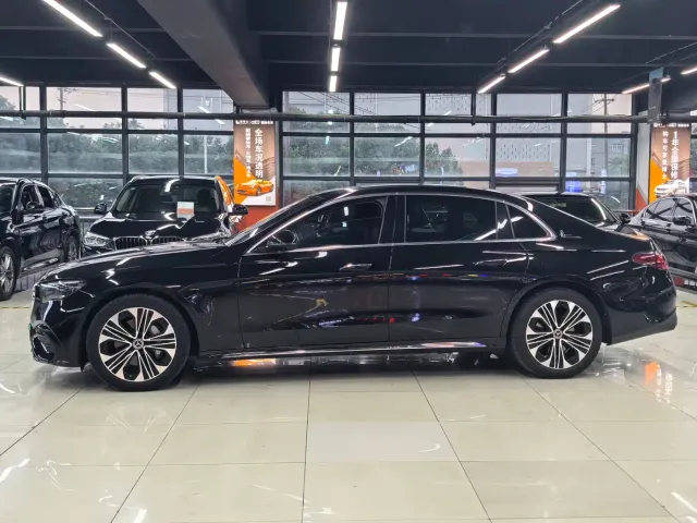 Mercedes-Benz E-Class — Фото автомобиля 22