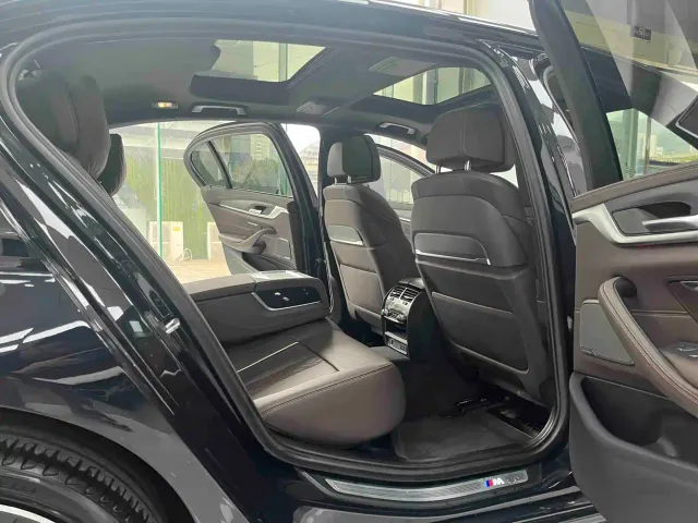 BMW 5 Series — Фото автомобиля 19