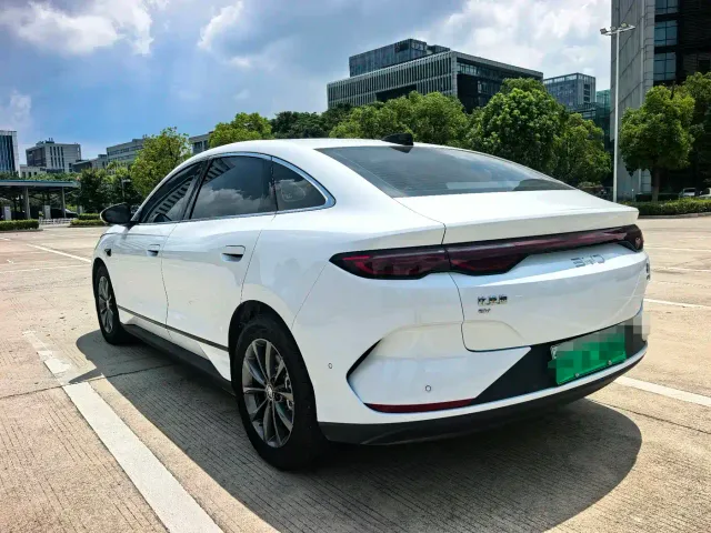 BYD Qin L — Фото автомобиля 13
