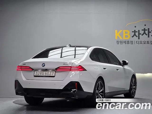 BMW 5-Series 5 серия (G60) 530i xDrive M Sport — Фото автомобиля 2