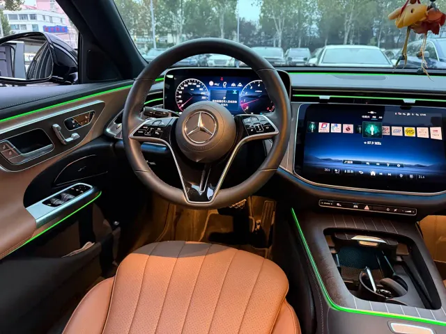 Mercedes-Benz E-Class — Фото автомобиля 11