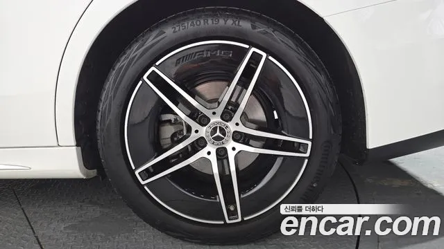 Mercedes-Benz E-Class — Фото автомобиля 18