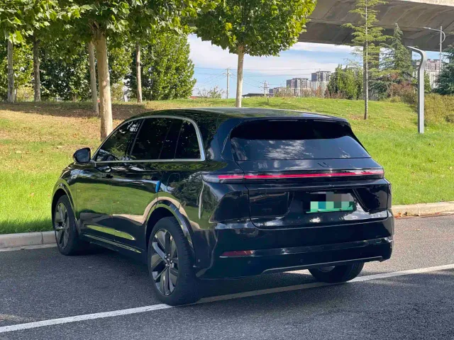 Li Auto L7 — Фото автомобиля 8