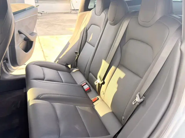 Tesla Model 3 — Фото автомобиля 9