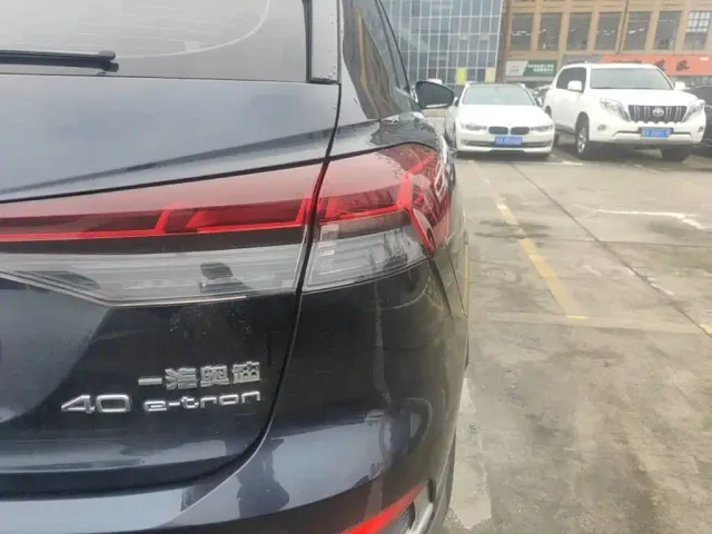 Audi Q4 e-tron — Фото автомобиля 7
