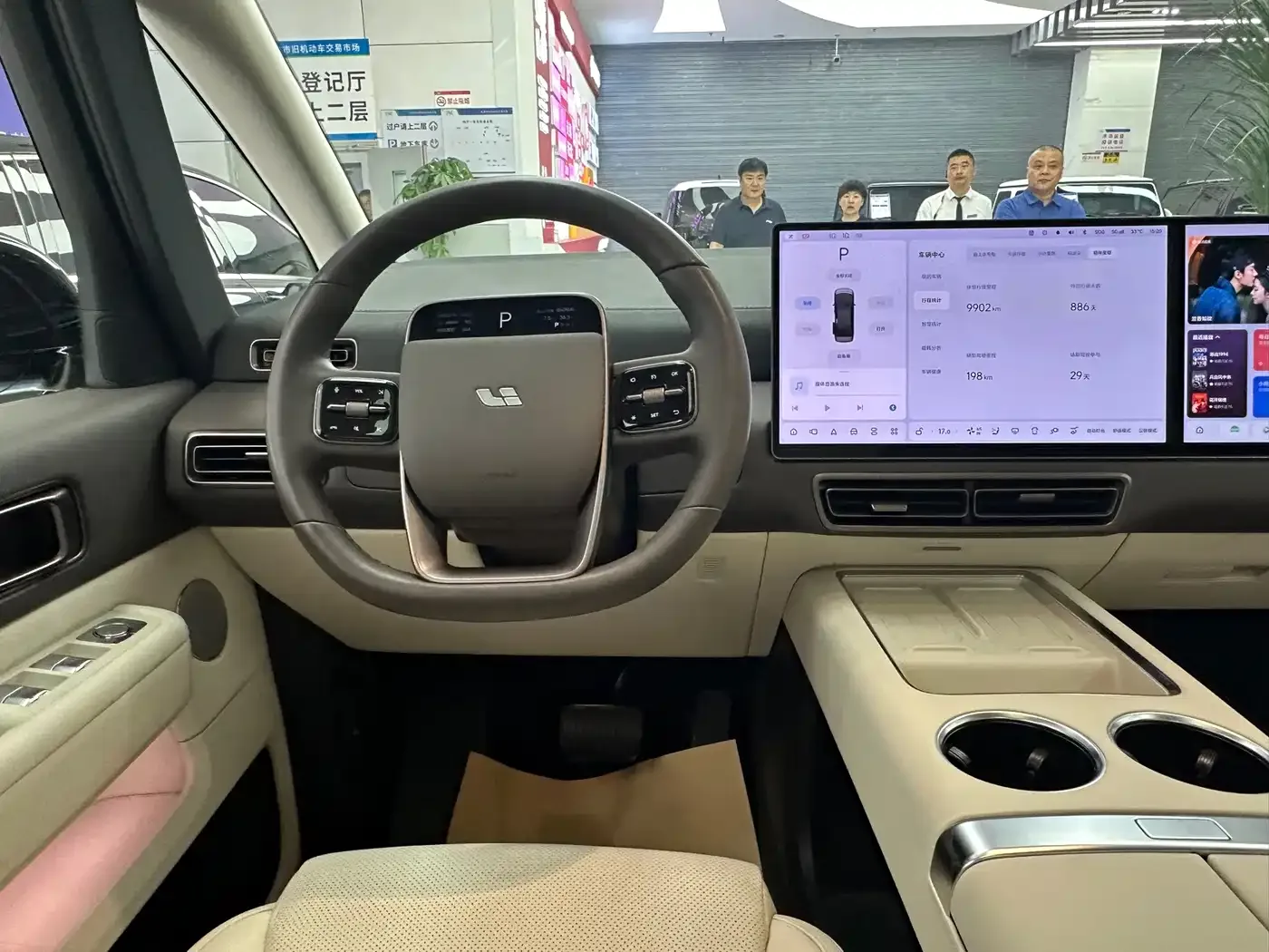 Li Auto Li Auto MEGA 2024 Ultra — Фото автомобиля 26