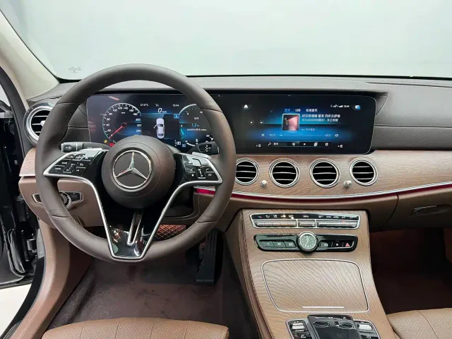 Mercedes-Benz E-Class — Фото автомобиля 14
